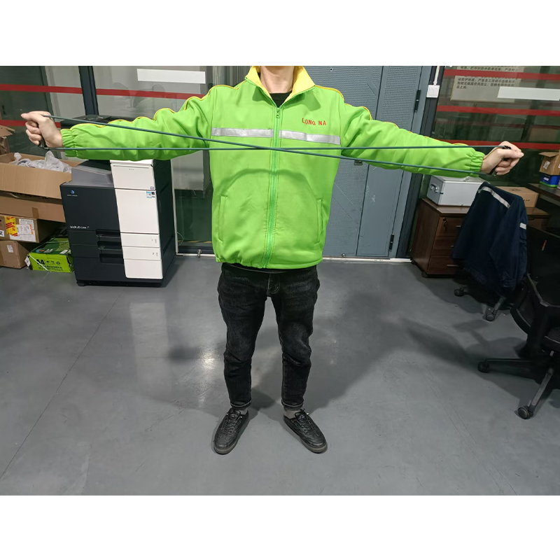 How can I achieve progressive strength training effects using a puller's (women's) resistance adjustment system?